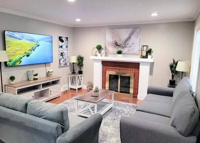 Sweet Home, King Bed, Backyard And Parking