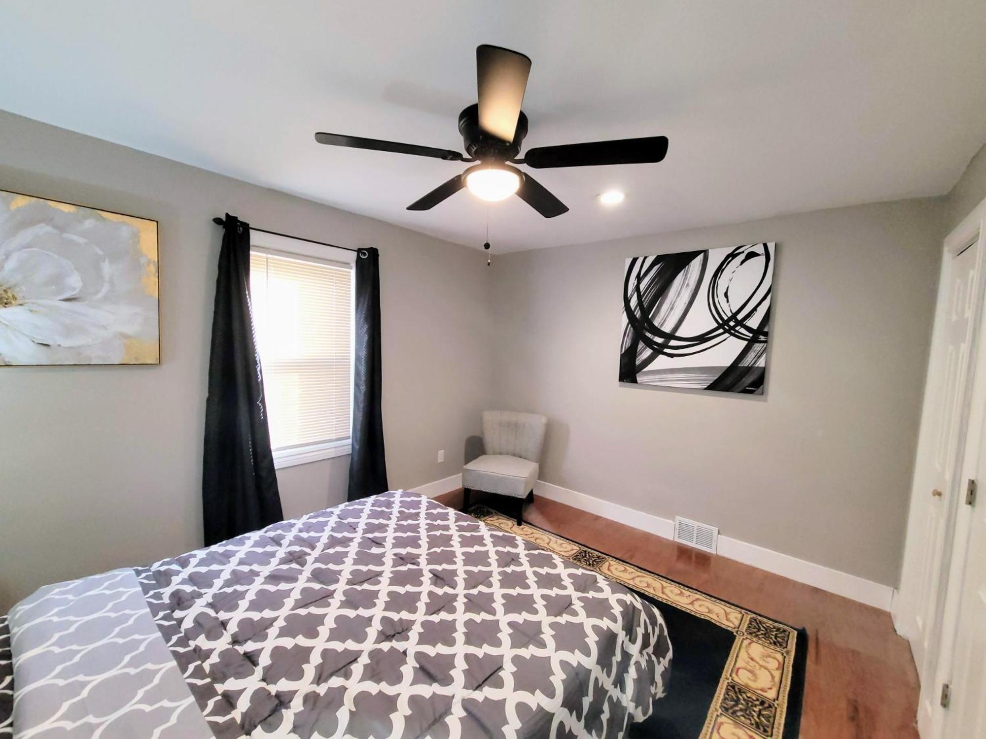 Holiday home Sweet Home, King Bed, Backyard And Parking *