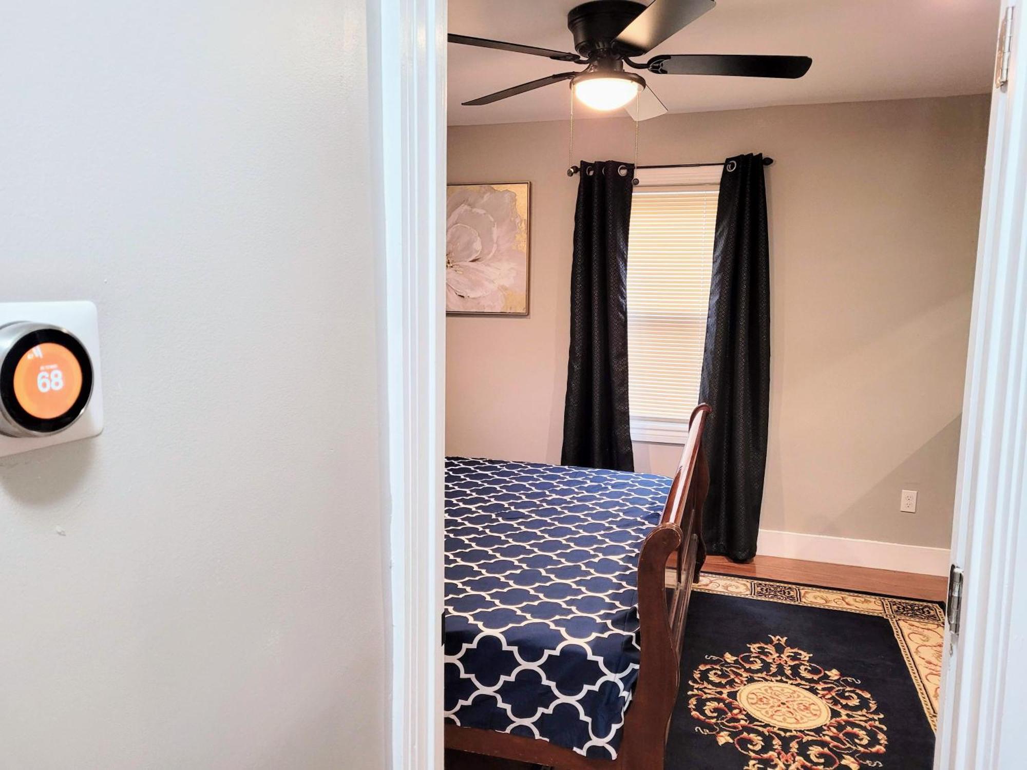 Sweet Home, King Bed, Backyard And Parking Holiday home Buffalo