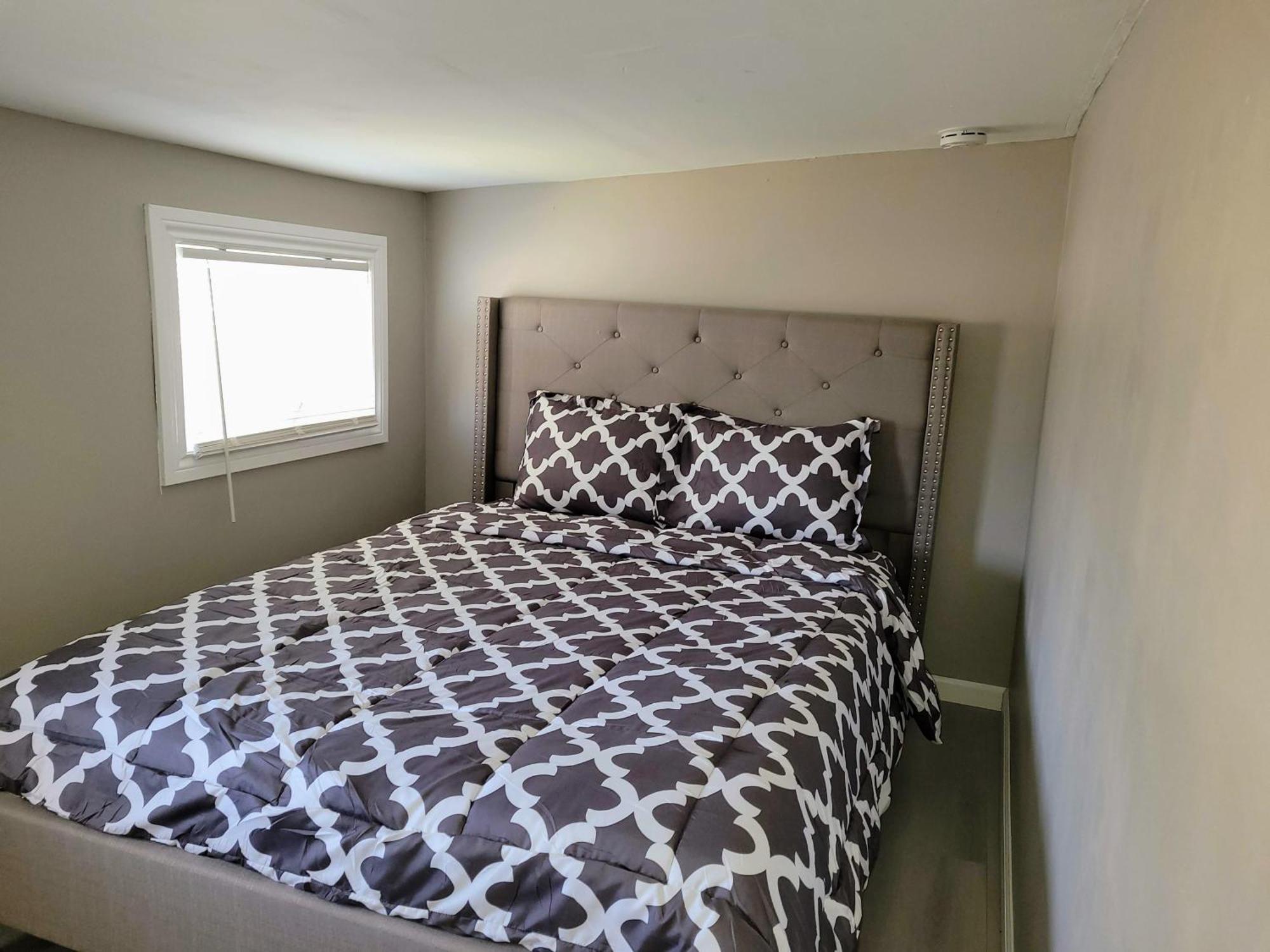 Holiday home Sweet Home, King Bed, Backyard And Parking *