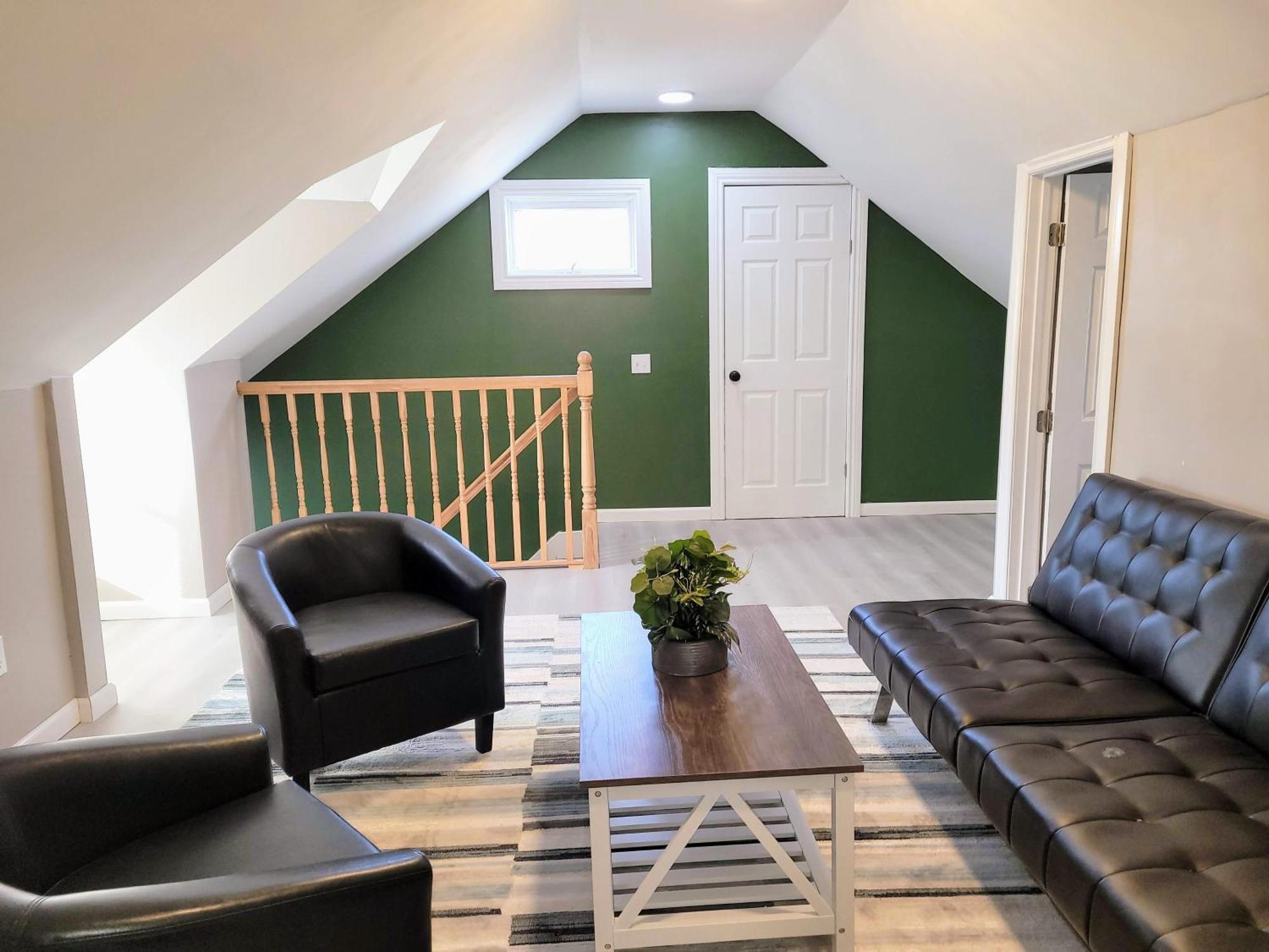 Sweet Home, King Bed, Backyard And Parking Holiday home *