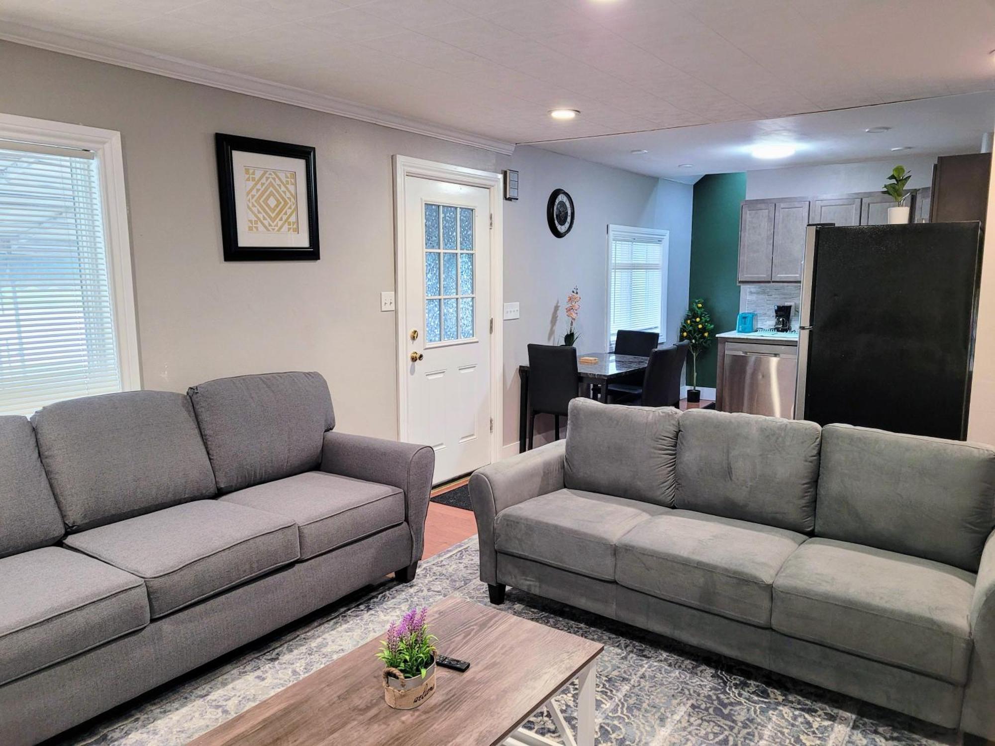 Sweet Home, King Bed, Backyard And Parking * Buffalo