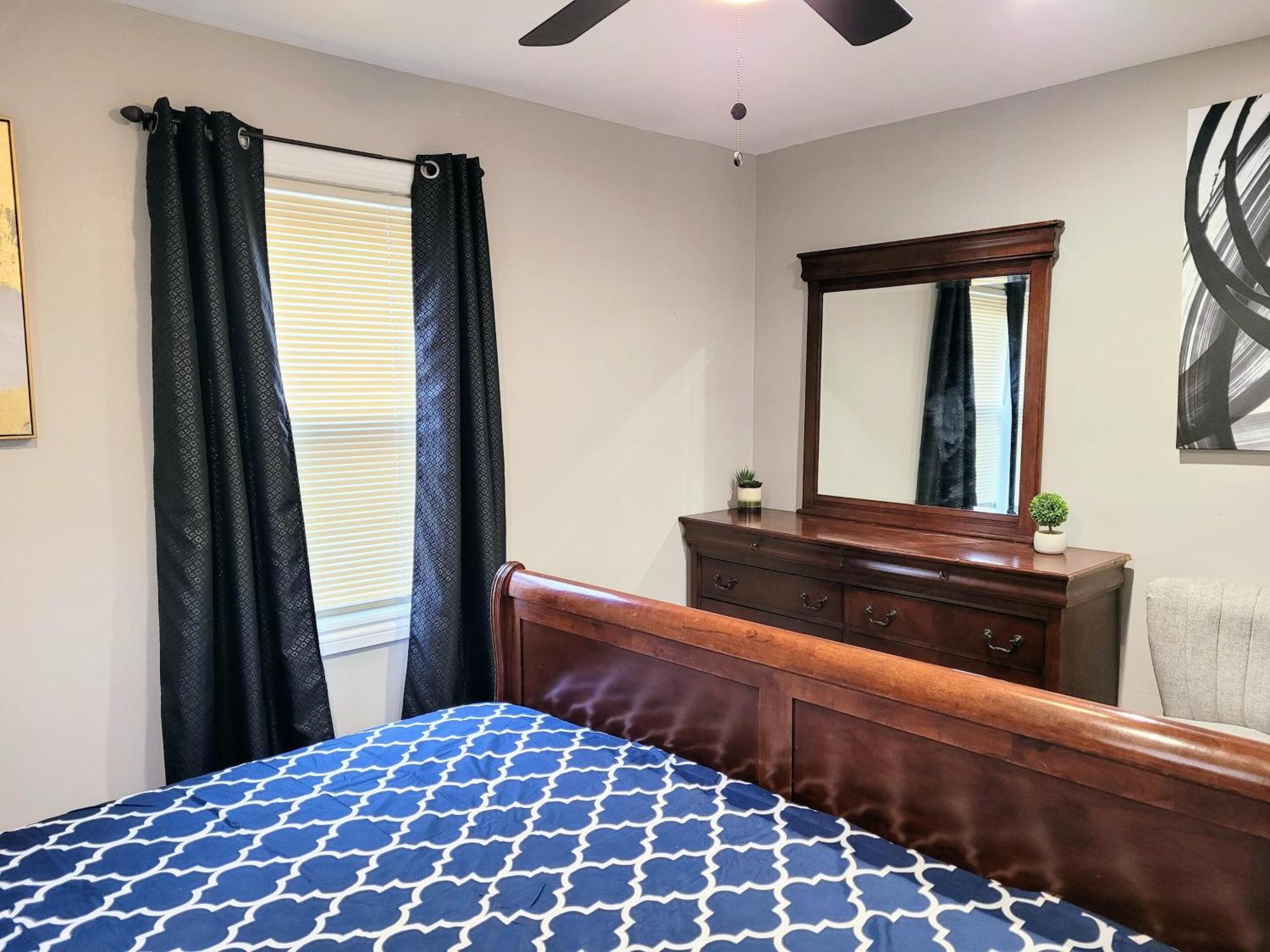 Holiday home Sweet Home, King Bed, Backyard And Parking